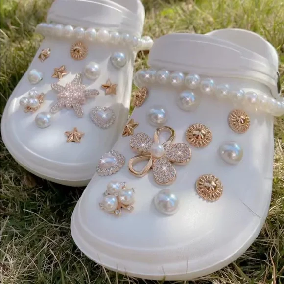 CROCS Gold and White Bejeweled Croc charm Jibbitz - Picture 2 of 3